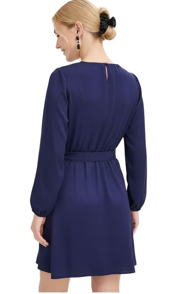 Ausgestelltes Damen-Minikleid mit Raffungen und Gürtel, nachhaltiges Business-Kleid – Dunkelblau